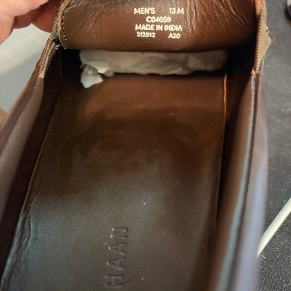 Mens Size 13 Brown Leather Slip-On Loafers With Stitched Detailing